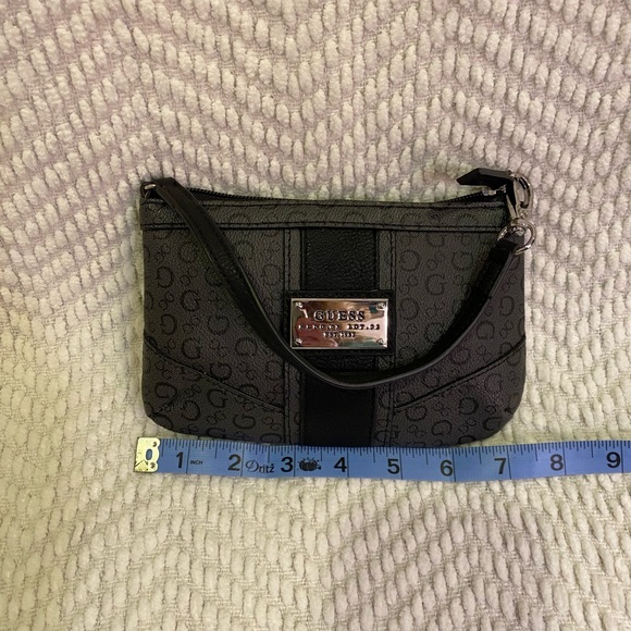 Vintage wristlet by GUESS - Picture 6 of 6